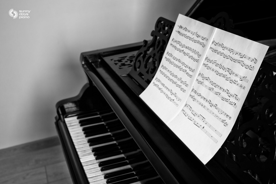 Giáo trình học piano chất lượng sẽ giúp bạn có một lộ trình rõ ràng khi luyện tập
