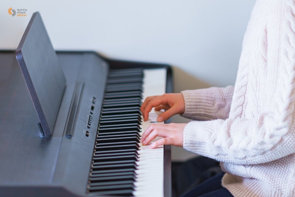 Người lớn mới bắt đầu tiếp cận với piano nên lựa chọn đàn piano điện