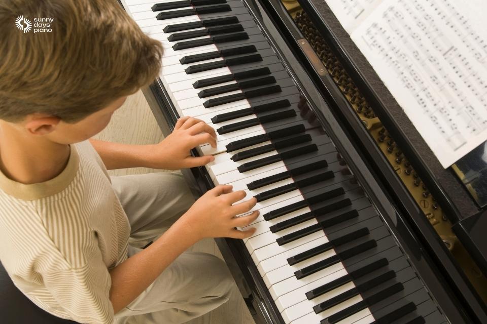 Bạn nên nắm rõ vị trí của các phím đàn trước khi bắt đầu tập chơi hợp âm Sol trưởng piano